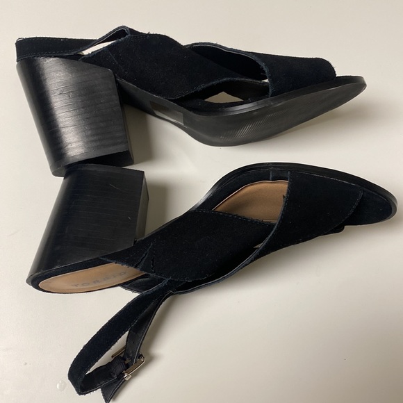 Torrid Black Criss Cross Stacked Block Sandals - Picture 5 of 11